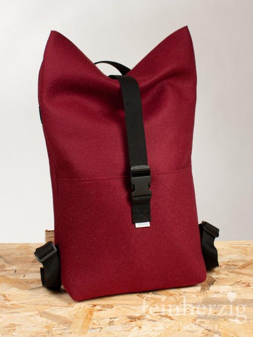 filz-rucksack-bordeaux-rot-roll-top-backpack-3